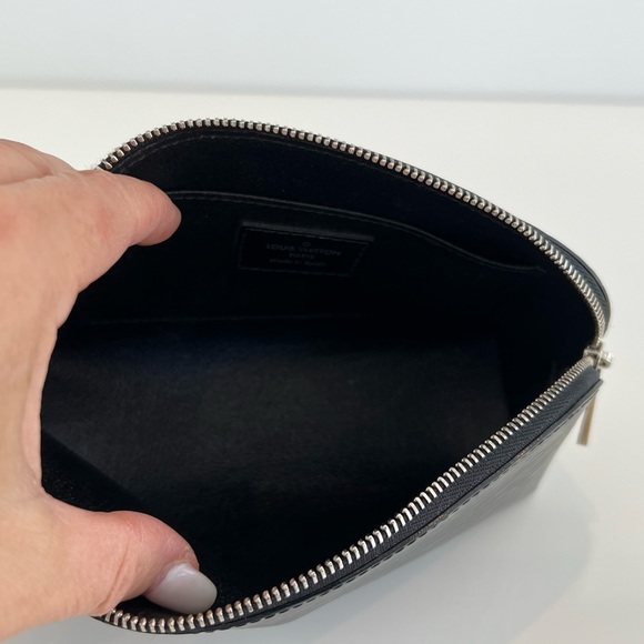 LOUIS VUITTON BLACK VERNIS LEATHER COSMETIC BAG POUCH - Picture 14 of 17
